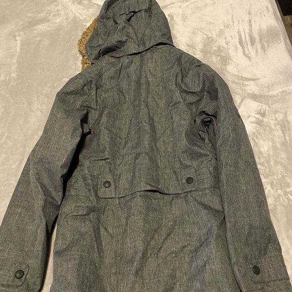 Grey Billabong winter jacket - Picture 2 of 3